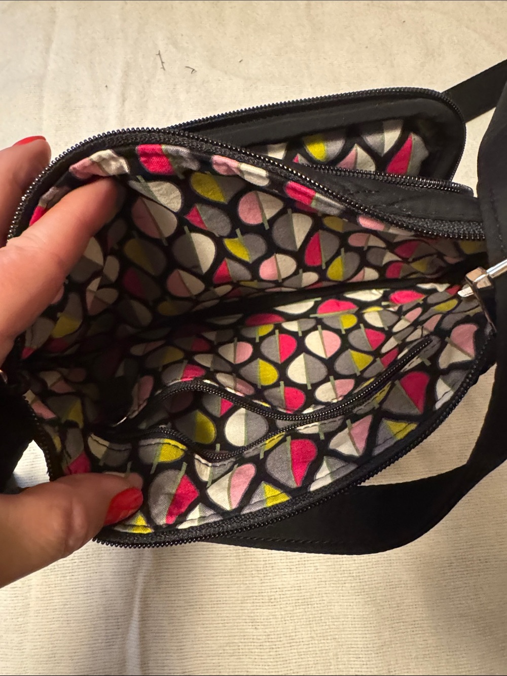 Vera Bradley Black Quilted Messenger Crossbody - Picture 4 of 12